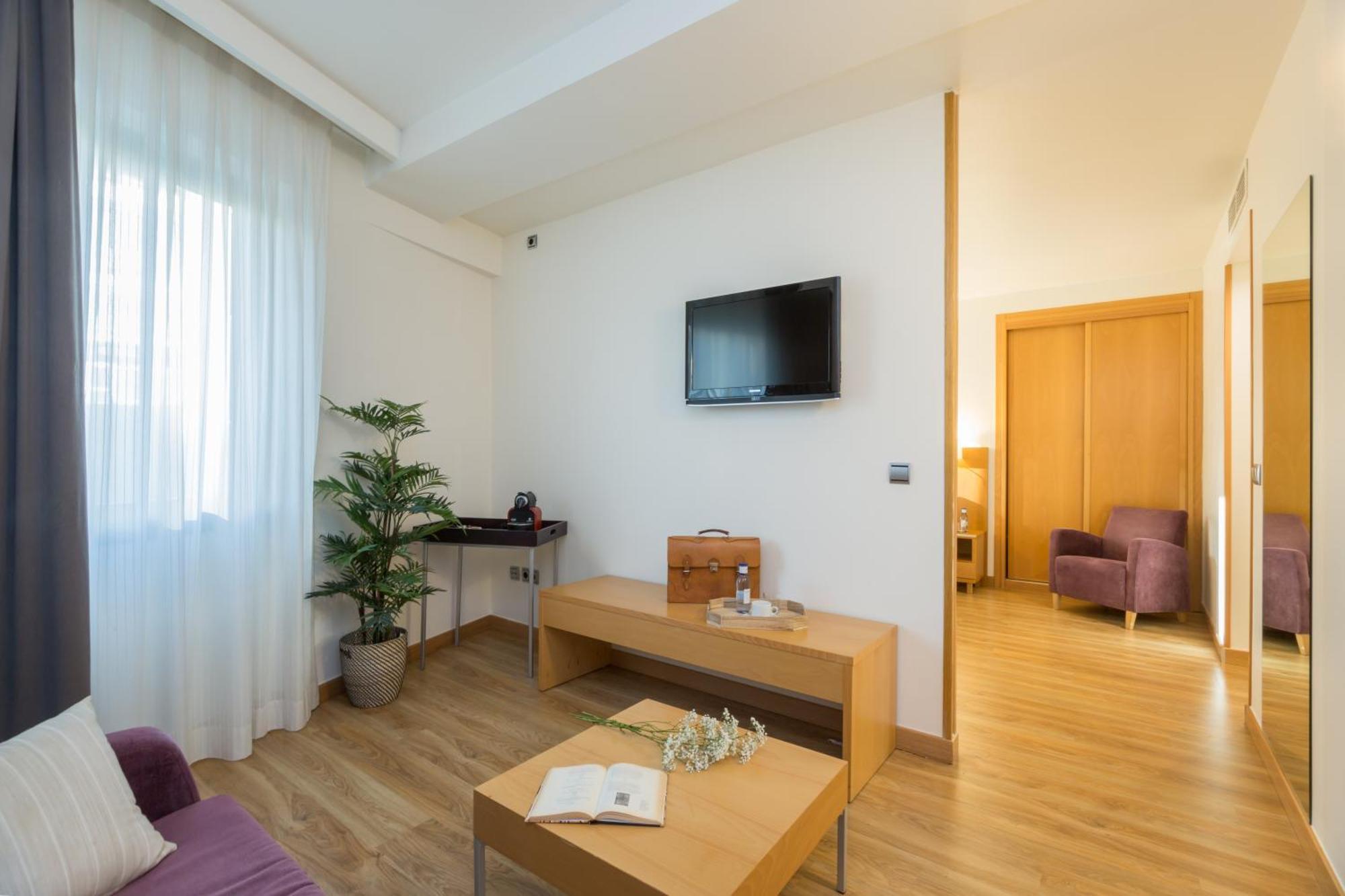 Family Room,1207827742:JPEG